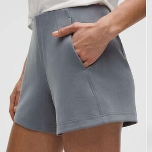 Lululemon Softstreme Kick-Flare Mid-Rise Short 4" Solar Grey W7DBXS NWT